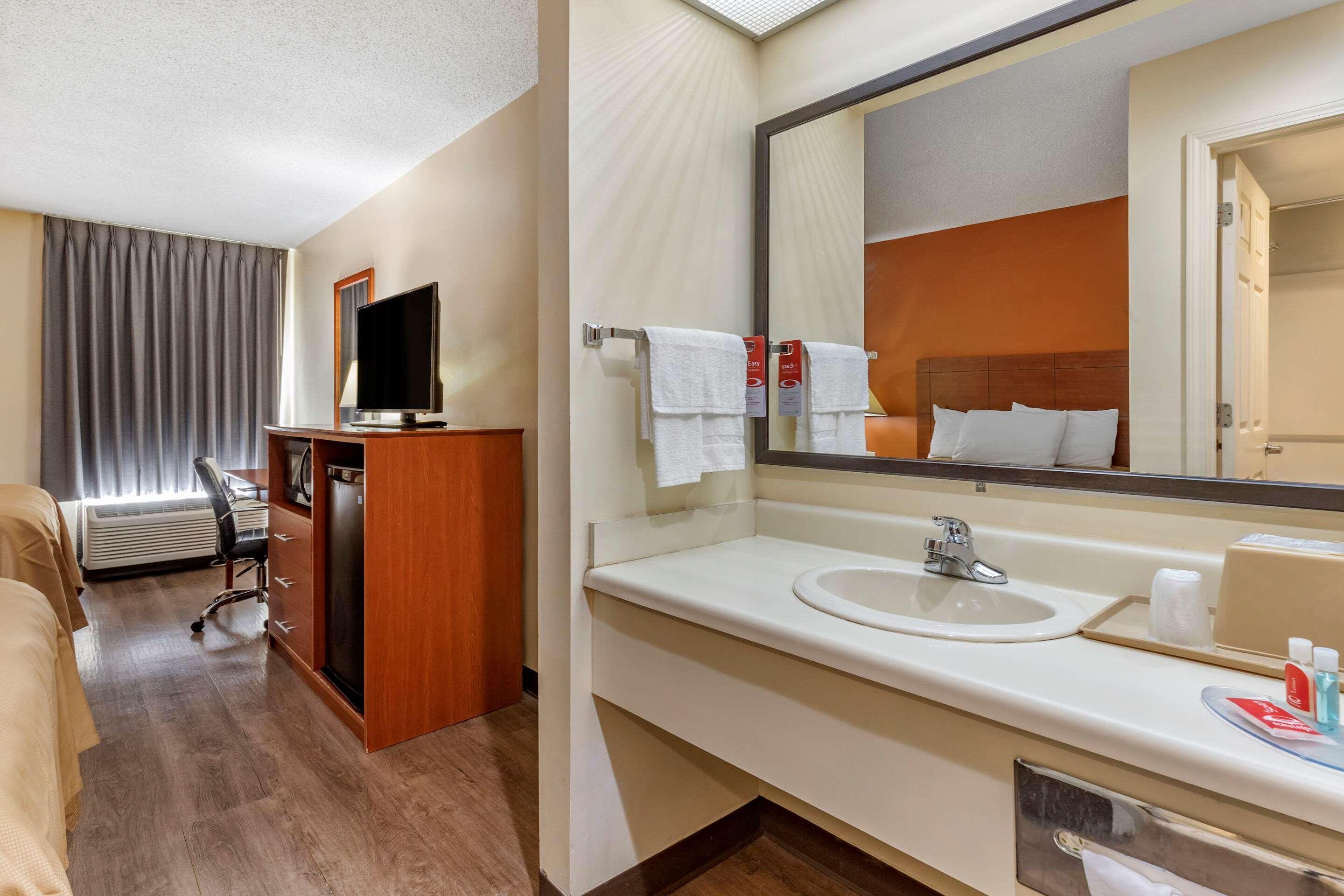 Econo Lodge St. Stephen Экстерьер фото