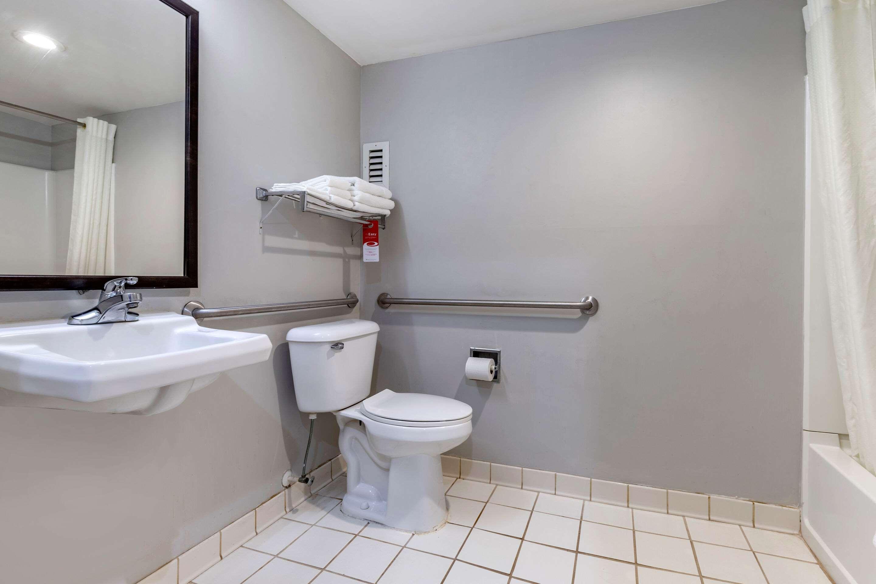 Econo Lodge St. Stephen Экстерьер фото