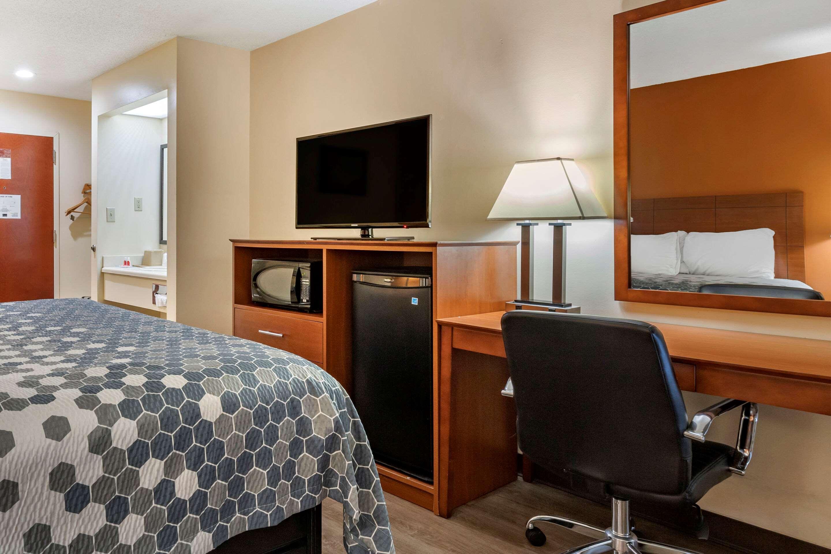 Econo Lodge St. Stephen Экстерьер фото