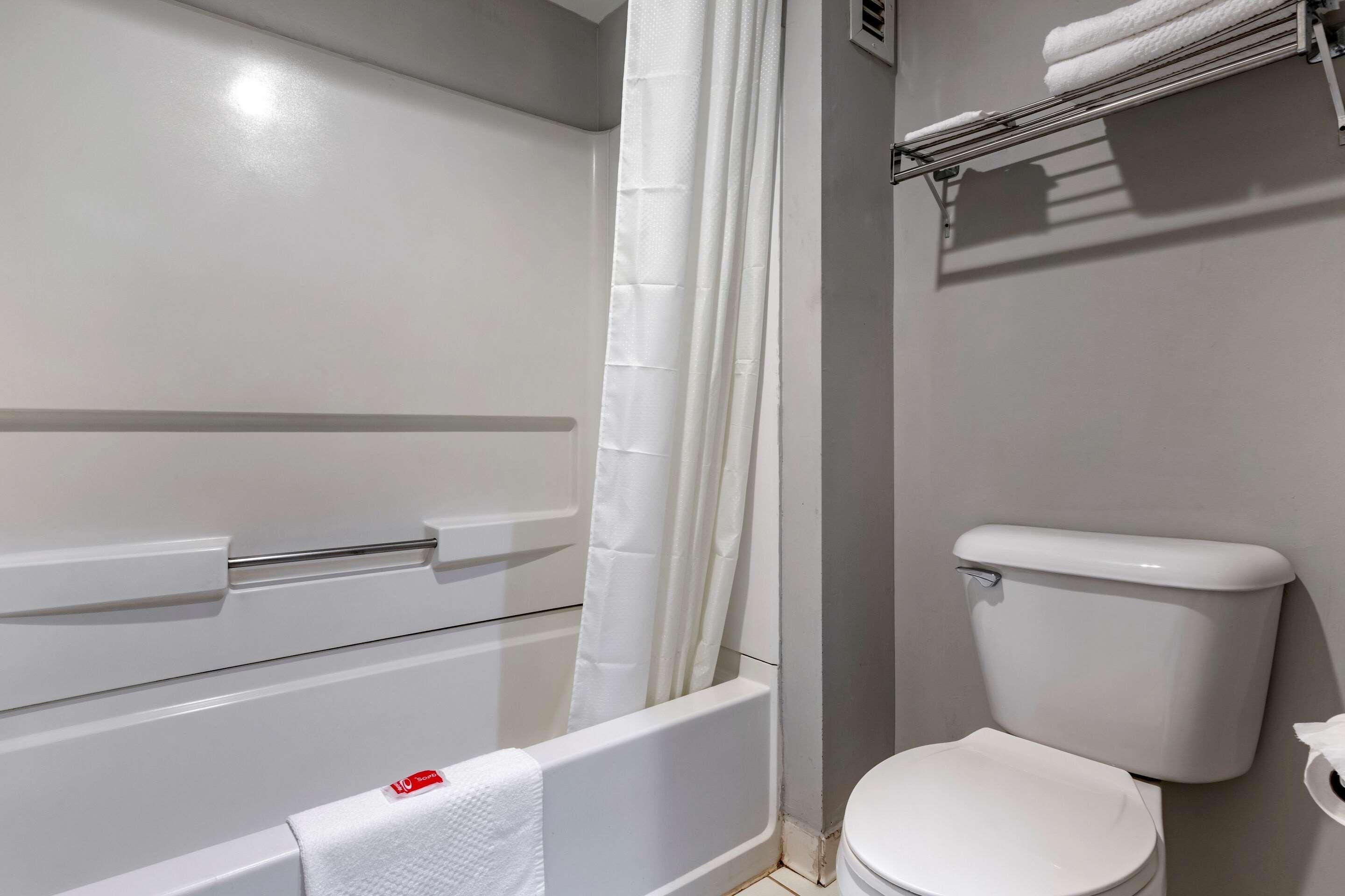 Econo Lodge St. Stephen Экстерьер фото