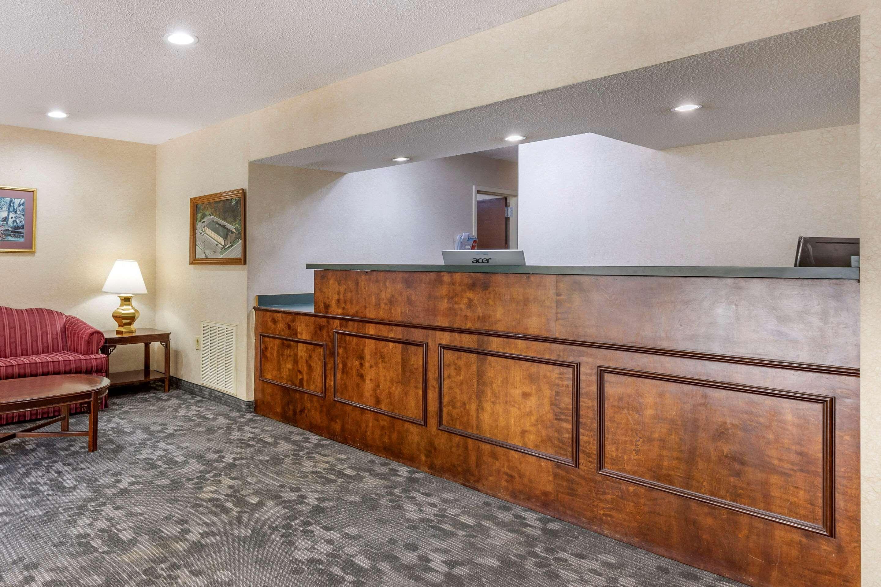 Econo Lodge St. Stephen Экстерьер фото