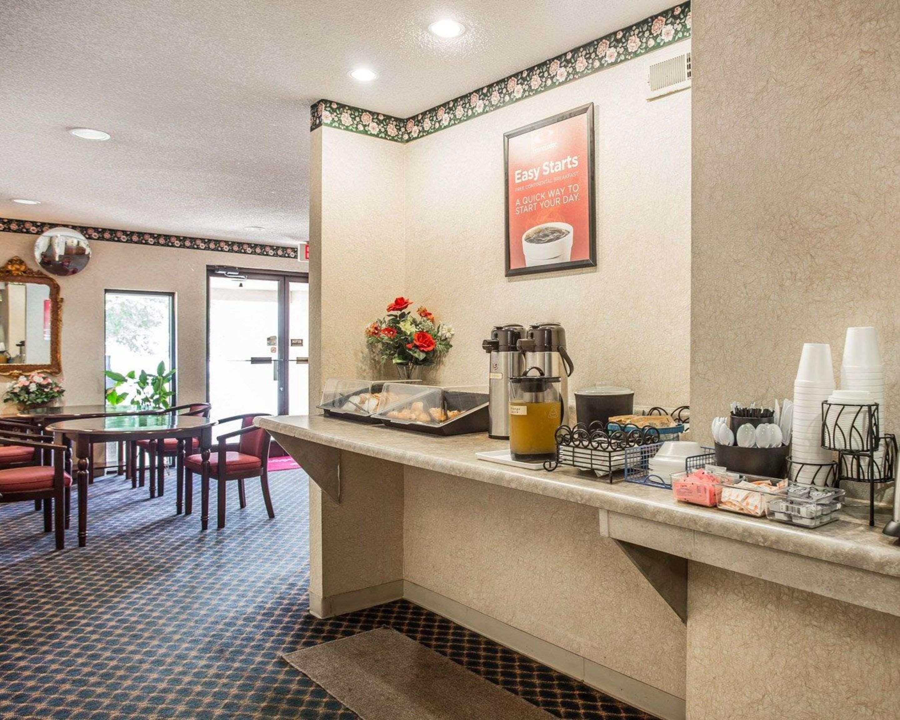 Econo Lodge St. Stephen Экстерьер фото