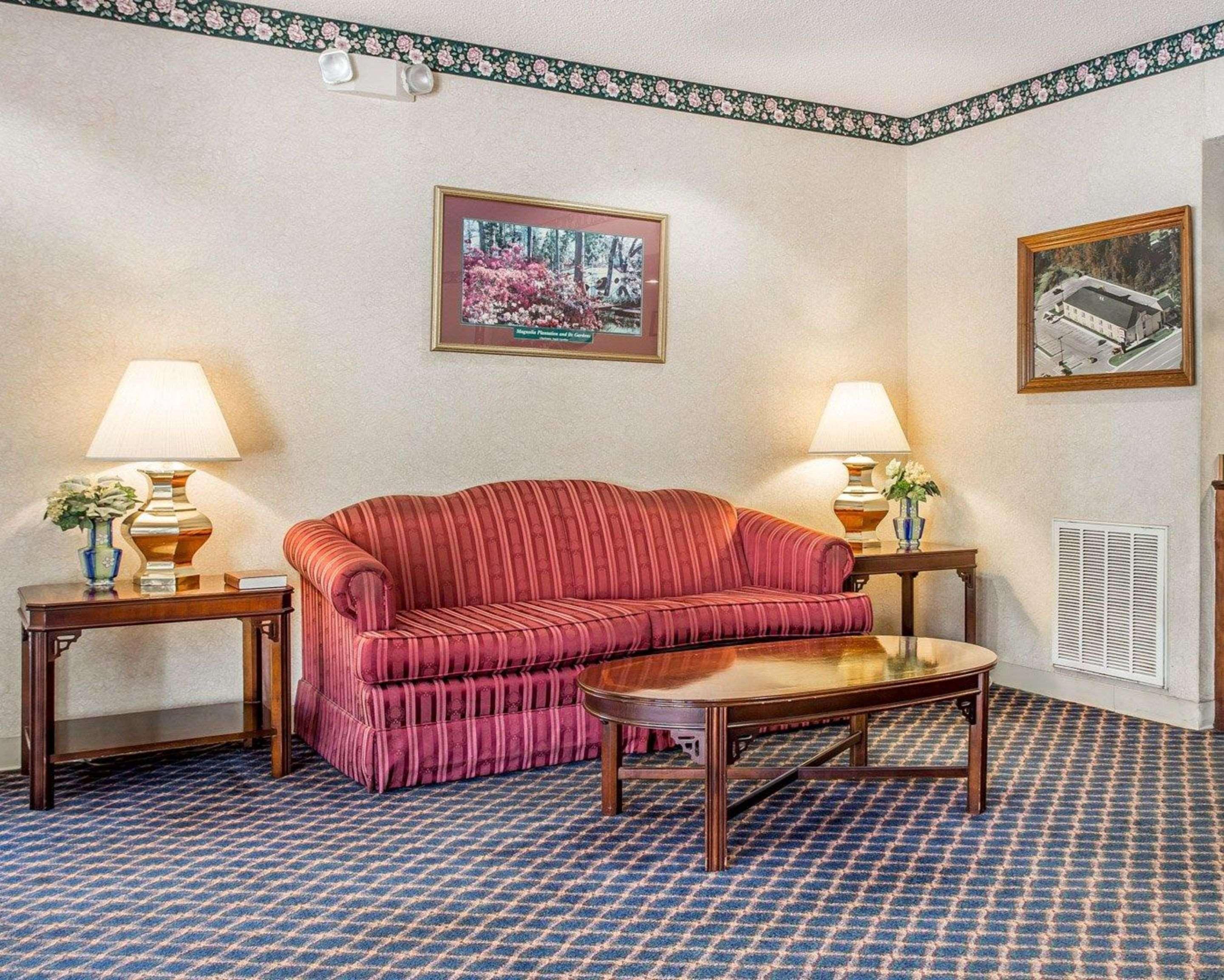 Econo Lodge St. Stephen Экстерьер фото