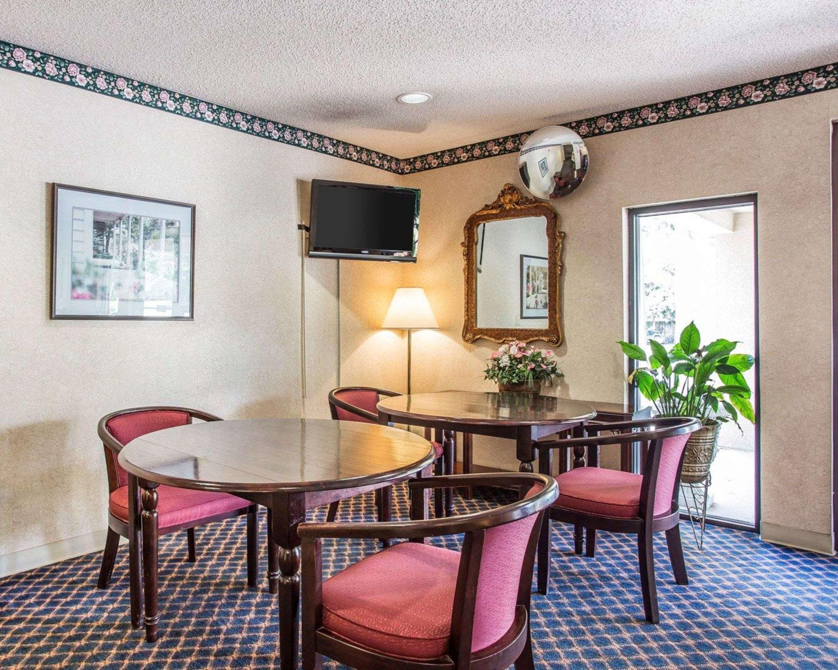 Econo Lodge St. Stephen Экстерьер фото