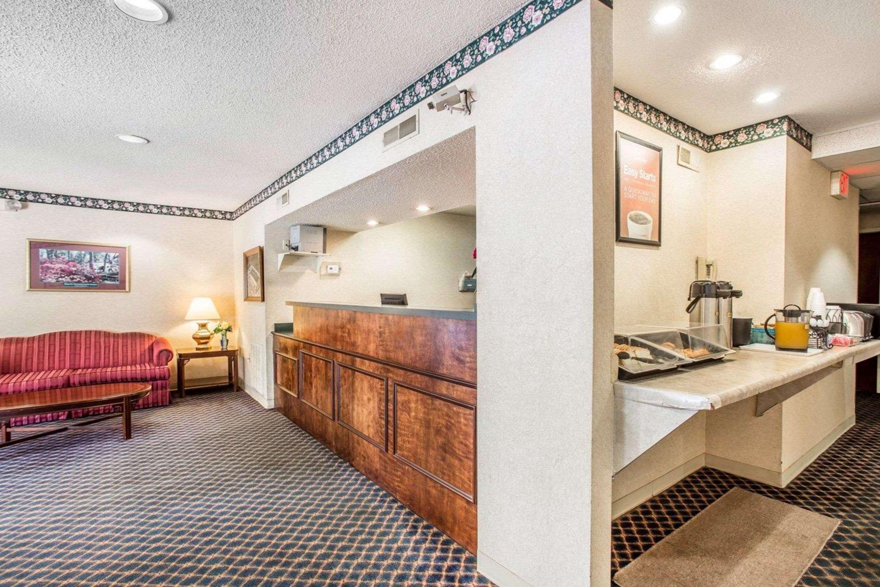 Econo Lodge St. Stephen Экстерьер фото