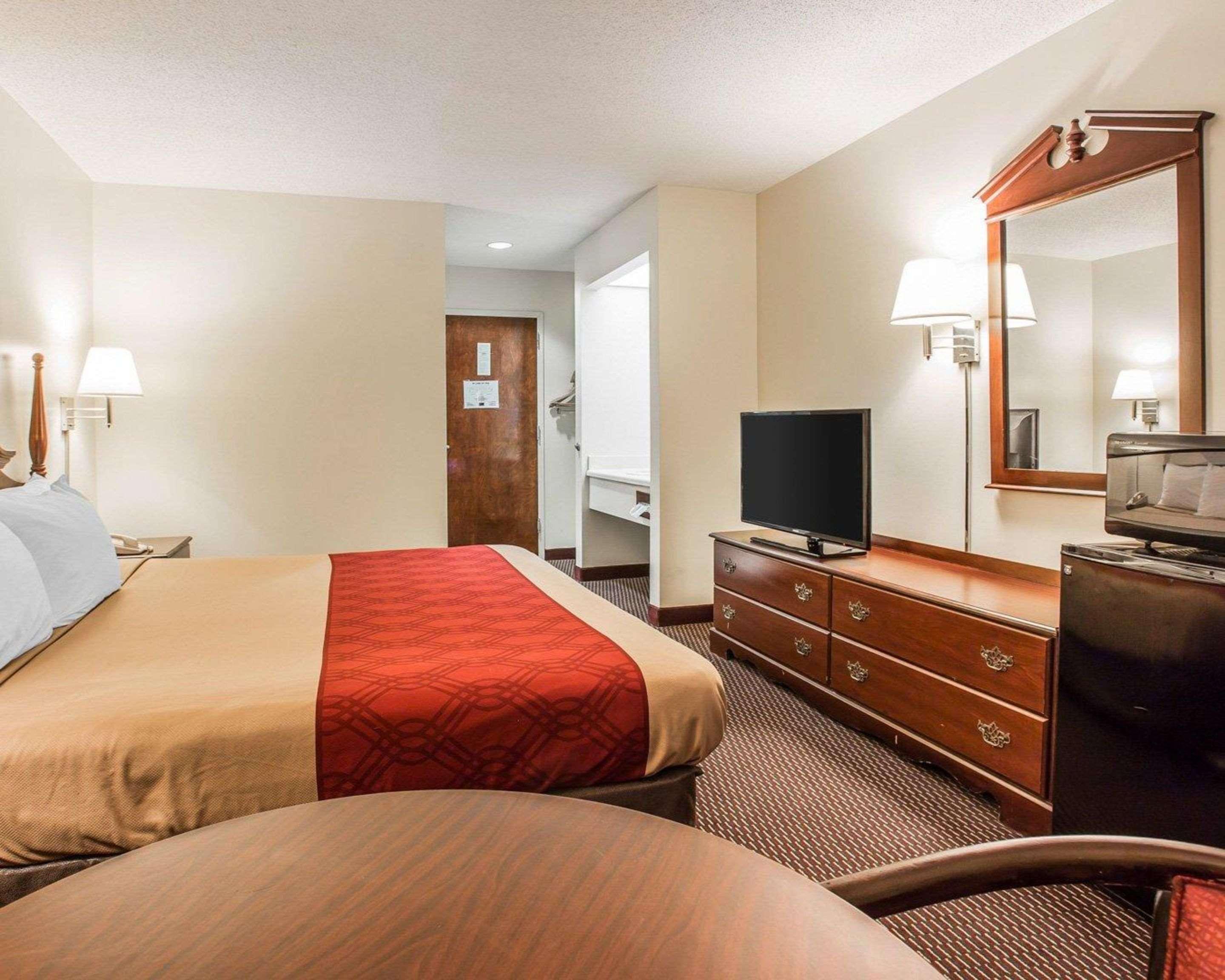 Econo Lodge St. Stephen Экстерьер фото